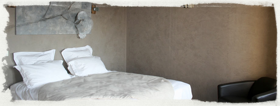 Pictures of the Cotton guest room of la Magnanerie de Seillans